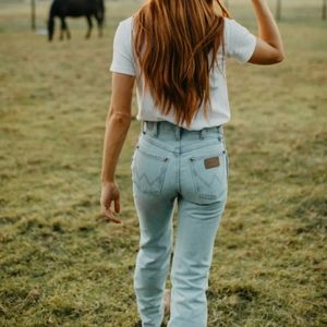 Wrangler womens cowboy cut jeans - 100% cotton NWT slim fit cowboy cut jeans
